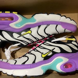 Nike air max plus grade school size 5.5